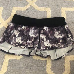 Lululemon Speed Up Shorts Black floral 2.5" Size 4